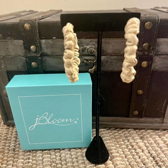 NIB, jBloom, Isabelle Tan Genuine Leather Scrunch Earrings, 2"Round, Nickel Safe - Picture 2 of 3